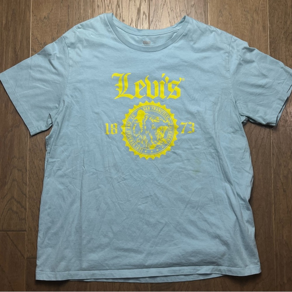 Men’s Light Blue Levi’s T-Shirt – Yellow Bear Graphic, Size XL